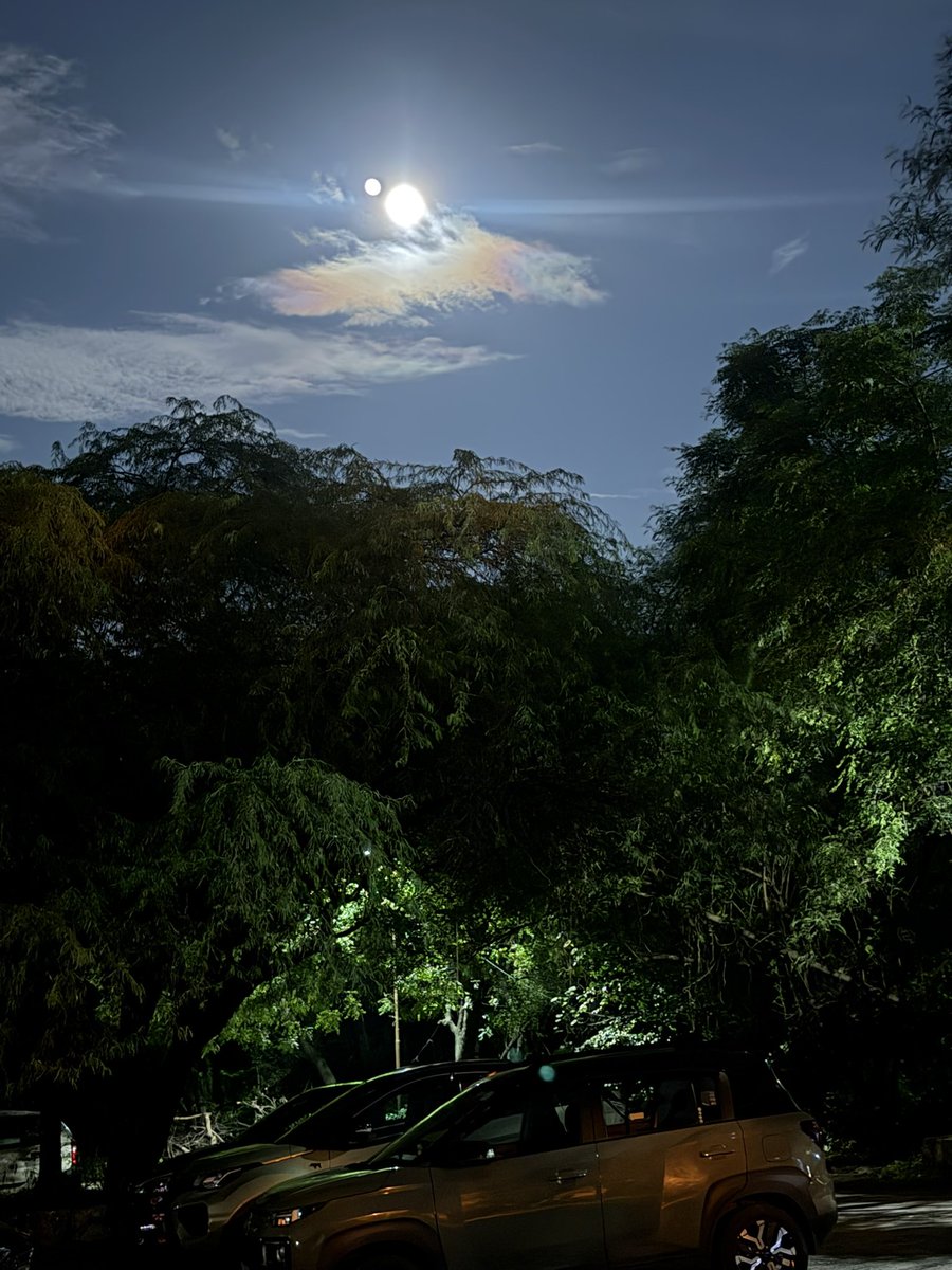 danginomics's tweet photo. JNU 🌝

#JNU
#JawaharlalNehruUniversity
#FoolMoon https://t.co/xMRFwNywXT