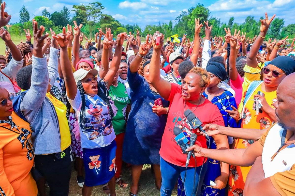 Future254__'s tweet photo. Kirinyaga women note Governor Anne Waiguru was elected by the people and deserves respect for the democratic mandate entrusted to her by voters #RespectWomen #IssueBasedPolitics Governor Anne Waiguru. https://t.co/TUeHXFpk9A
