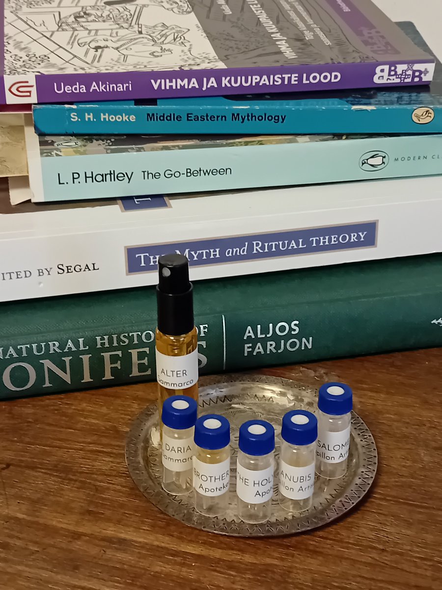 EloMall's tweet photo. Currently reading and currently smelling. https://t.co/Dvsp6l00oM
