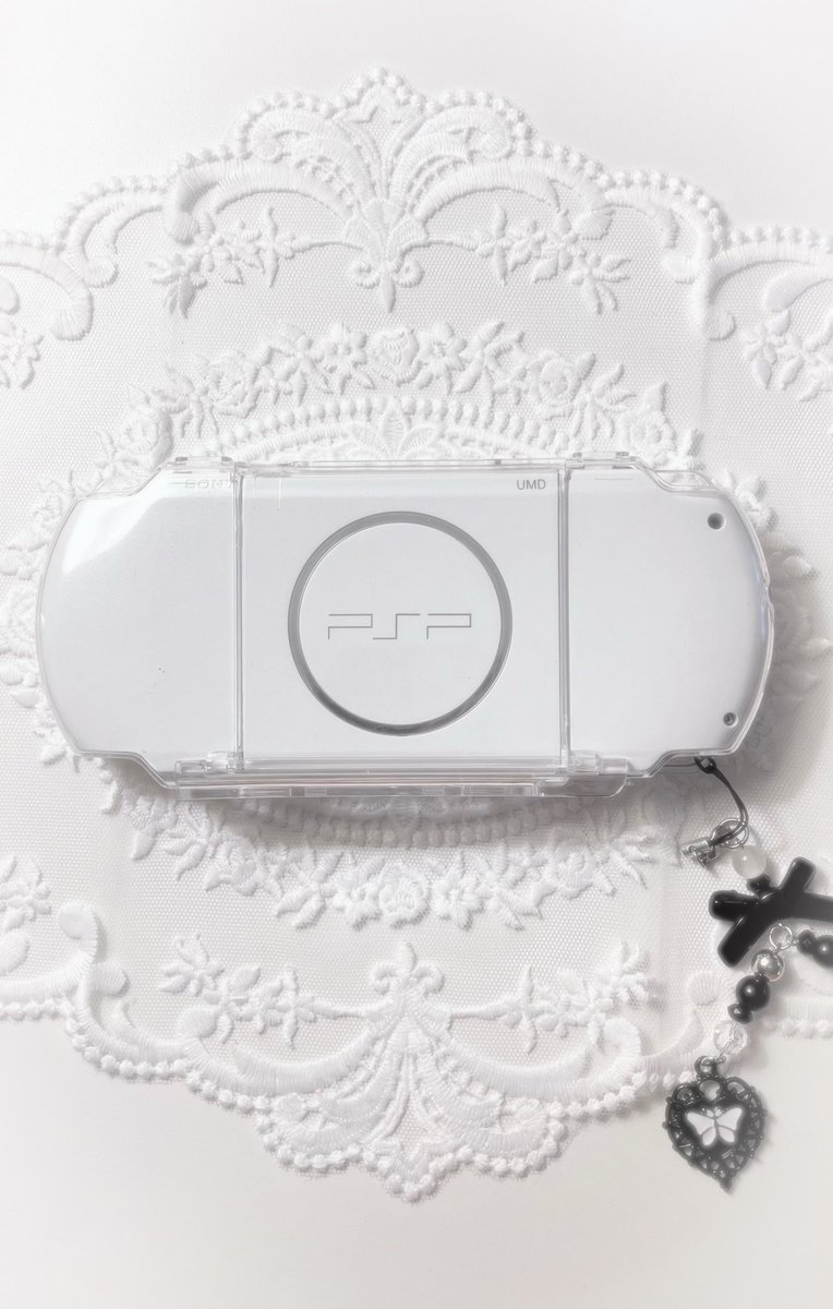 paledolliest's tweet photo. my tifa pearl white psp ♡ https://t.co/8MFx8IvZvk