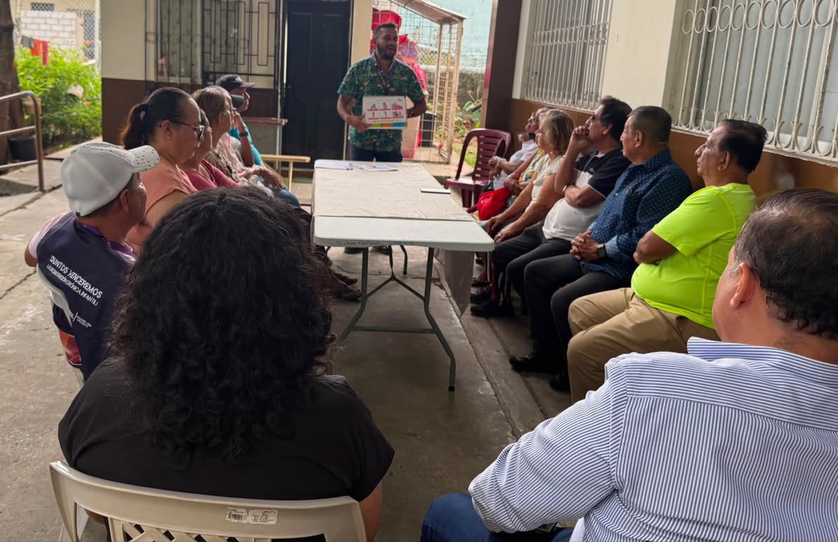 Salud_Guayas's tweet photo. Hombres y Mujeres de sabiduría 🍃 del #NorOeste de #Guayaquil reciben socialización del equipo de Promoción de la @Salud_ec  sobre 🤰🏽la Unidad de Trabajo de Parto y Recuperación de #MarthaDeRoldós y #PanchoJácome.
 
Fortaleciendo el vínculo con la comunidad. https://t.co/UmzV1TDra3