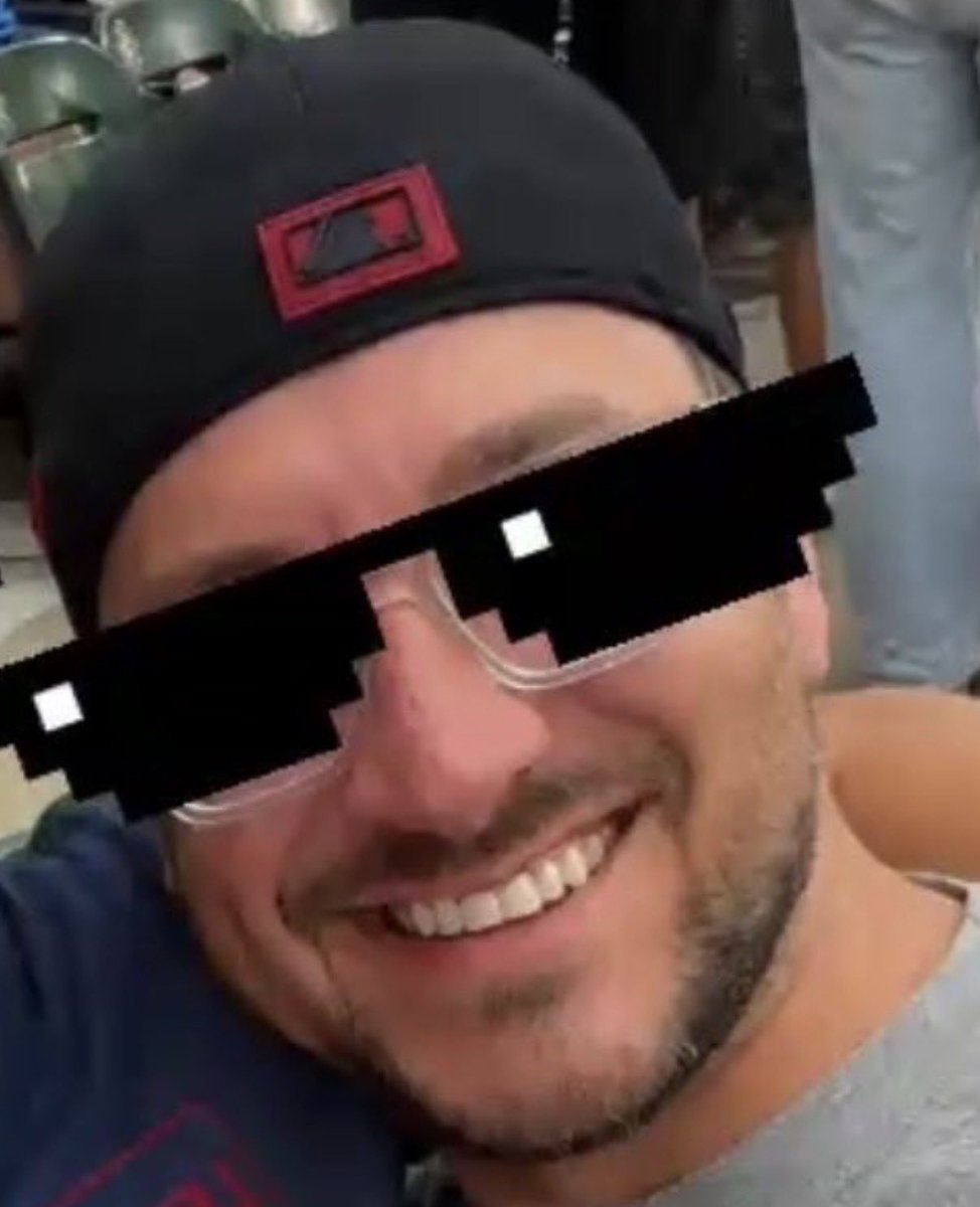 ThatYanksFan's tweet photo. @SDJfiveK So ugly you're the one in need of a filter 🤣 you're a piece of shit acting all tough on the internet while being a lonely pussy with an IQ identical to an infant. https://t.co/T4PcT1Vjdn