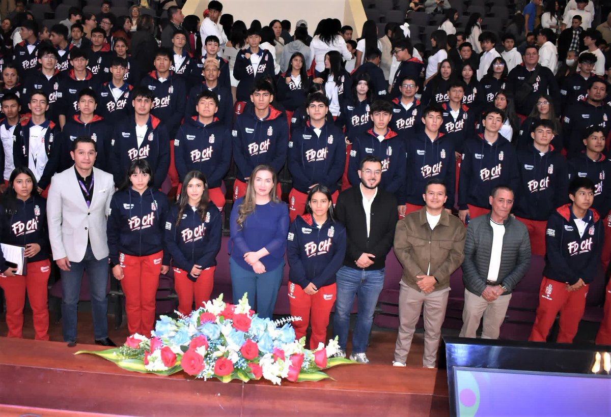 EducacionZ3_Ec's tweet photo. 🏅🇪🇨 En Chimborazo, Cotopaxi, Pastaza y Tungurahua participamos en las ceremonias de abanderamiento y entrega de uniformes a nuestros deportistas, quienes representarán a sus provincias en los XIII Juegos Nacionales Pre Juveniles–Azuay 2026, evento que reunirá a jóvenes talentos. https://t.co/jIG7U4leDz
