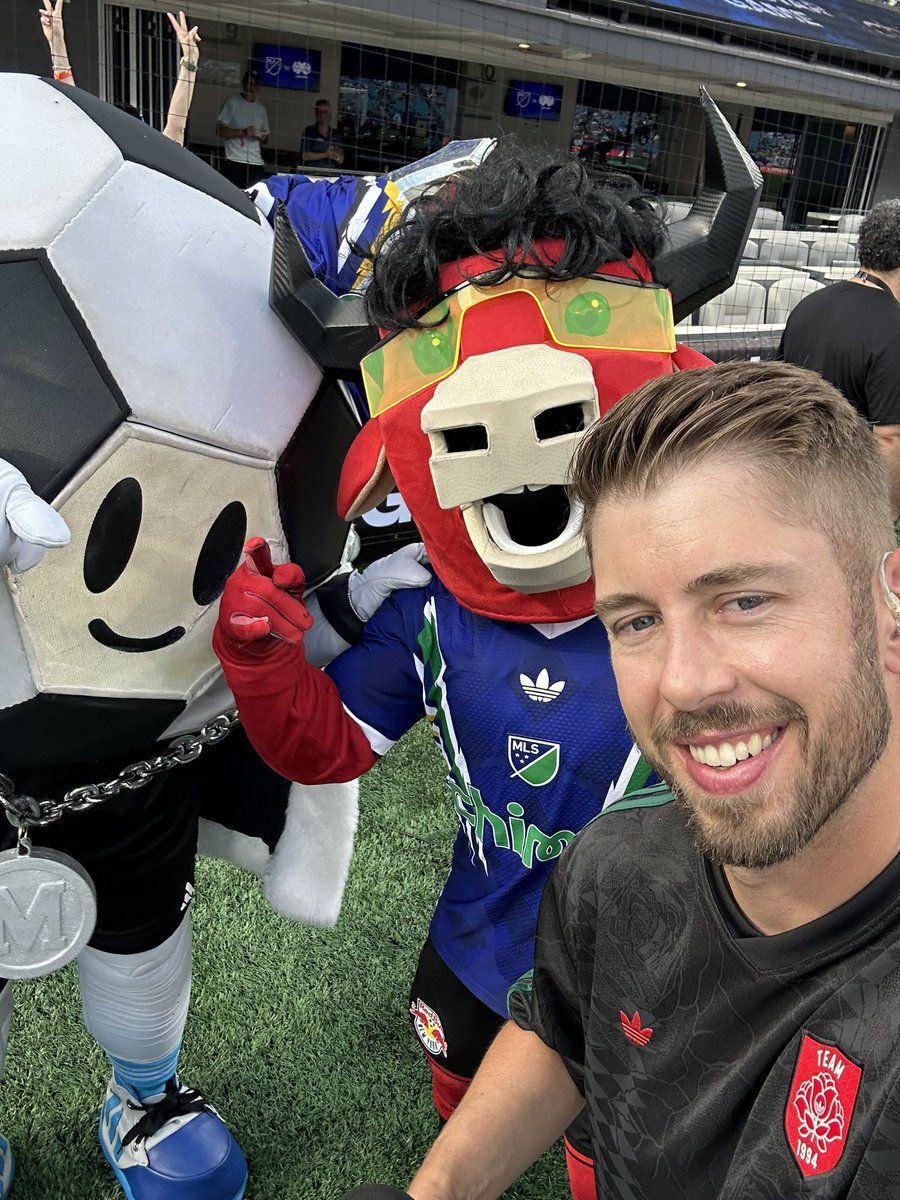 andrew_wiebe's tweet photo. Heckuva #MLSAllStar 🤩🤩🤩

Now time to sleep for 36 hours before heading to Cincy for the @Walmart Saturday Showdown! https://t.co/VLE4lHp2DA