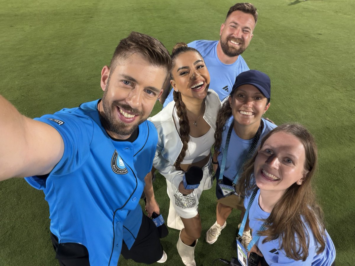 andrew_wiebe's tweet photo. Heckuva #MLSAllStar 🤩🤩🤩

Now time to sleep for 36 hours before heading to Cincy for the @Walmart Saturday Showdown! https://t.co/VLE4lHp2DA