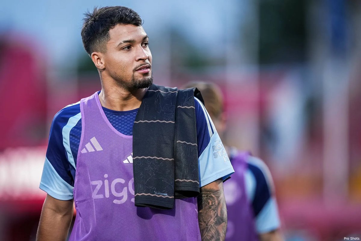 Inside_020's tweet photo. 🎙️ Míchel:

“Tolu is a player that gives us something extra when it comes to corners and crosses. Playing together with Marcos Leonardo? Of course, every good player could play with another good player.” #Ajax

@ZS_Voetbal https://t.co/EfJuyEiOF1