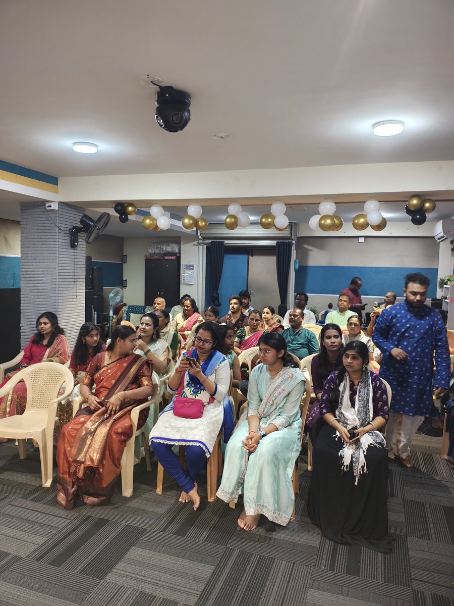 IamBasavarajS's tweet photo. Gurupurnima celebrations ..

#suraradhanamusicacademybangalur https://t.co/k6xB0ReMU3