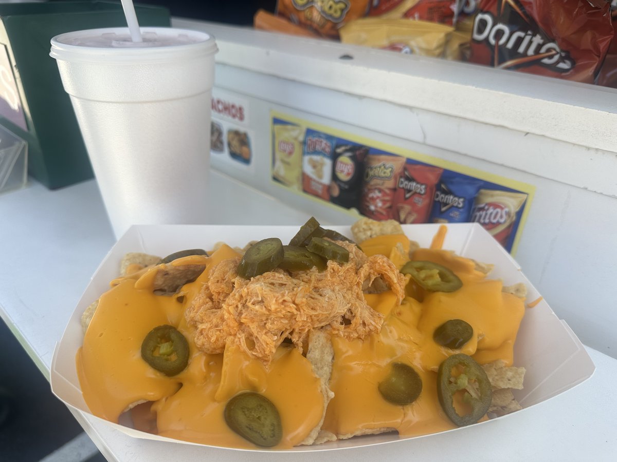 tfowealth's tweet photo. Nothing like stepping outside for some fresh air, good food, and great company. Our TFO team took a break today to enjoy lunch from Holly's Homemade Street Eats.
#tfoeats #LunchBreak https://t.co/k3DgdMx7MM