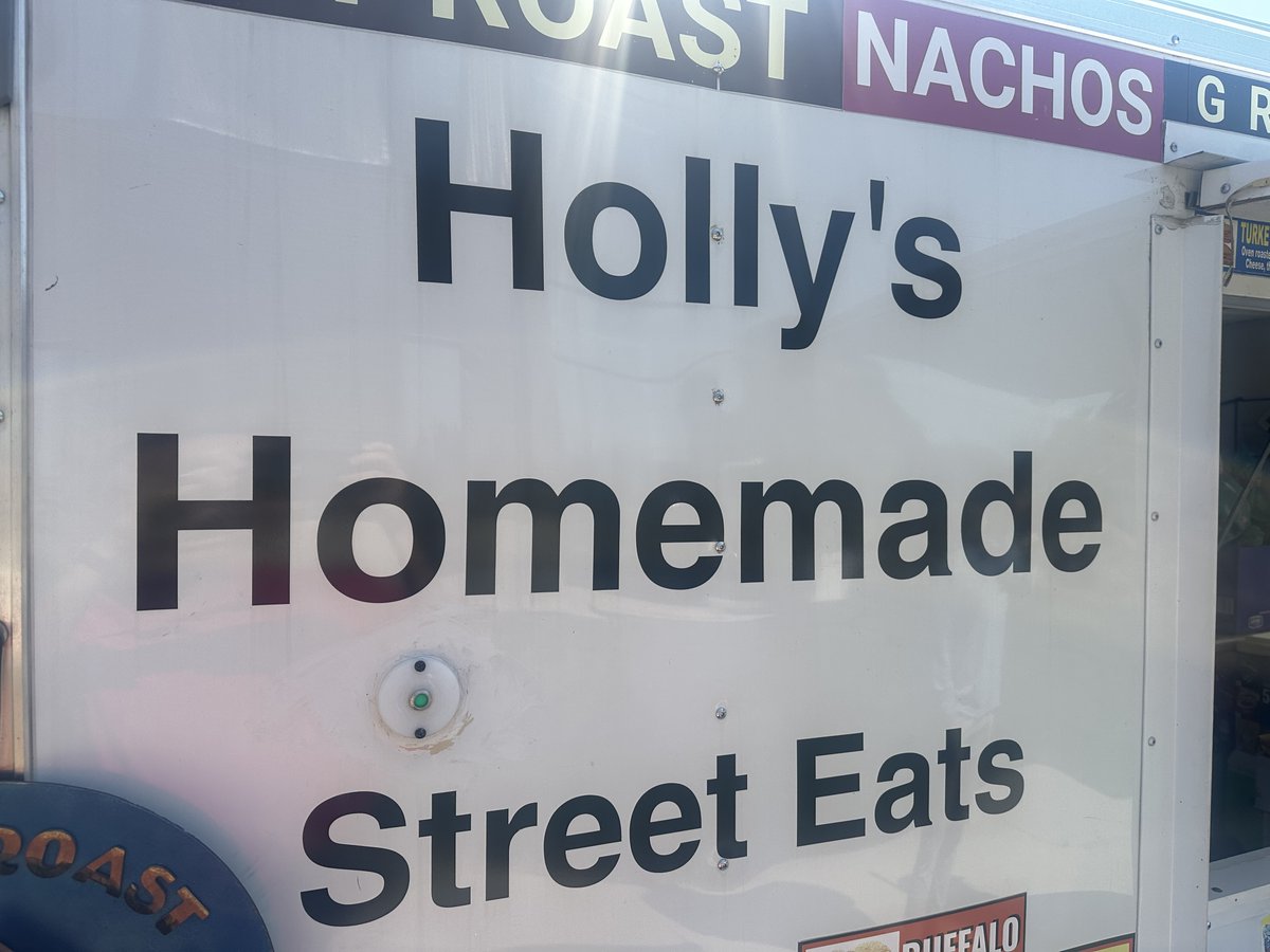 tfowealth's tweet photo. Nothing like stepping outside for some fresh air, good food, and great company. Our TFO team took a break today to enjoy lunch from Holly's Homemade Street Eats.
#tfoeats #LunchBreak https://t.co/k3DgdMx7MM