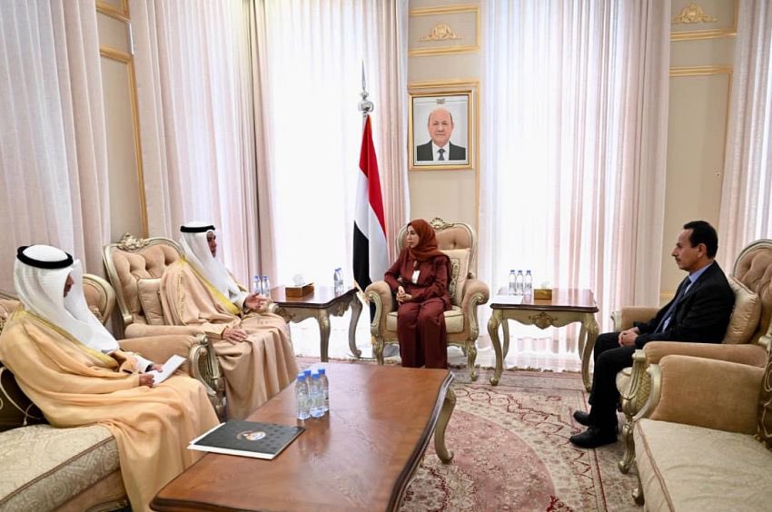 yemen_mofa's tweet photo. #الرياض | وزيرة الخارجية @afrah_alzouba تبحث مع سفير دولة الكويت لدى اليمن فلاح المطيري سبل تعزيز العلاقات الثنائية في مختلف المجالات بما في ذلك الجوانب السياسية والإغاثية والإنسانية والتنموية في اليمن

https://t.co/BODN3r2F5y https://t.co/2KNvOeG4GT