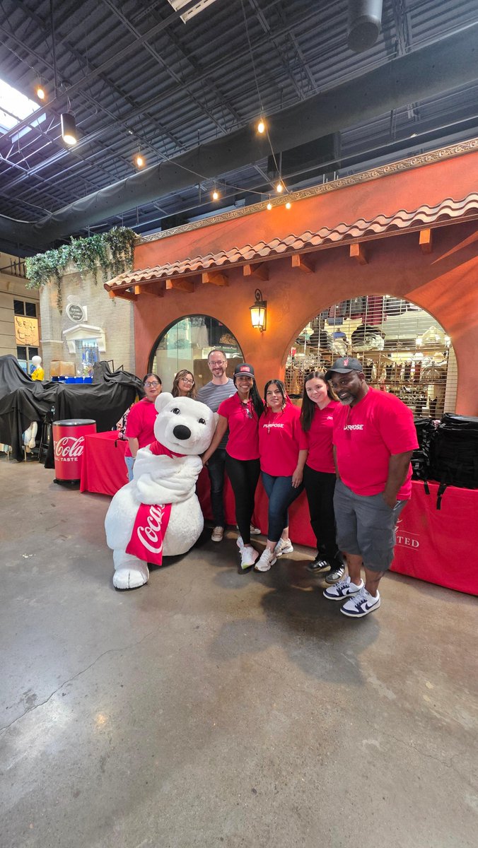 CokeCCBCC's tweet photo. ✏️ Back-to-school season is officially here and our Teammates in Nashville kicked it off with the Hispanic Family Foundation at @plazamariachiMC!

We were honored to provide backpacks for students and families to use in the coming school year. 🎒 https://t.co/e3iEXUQFMU