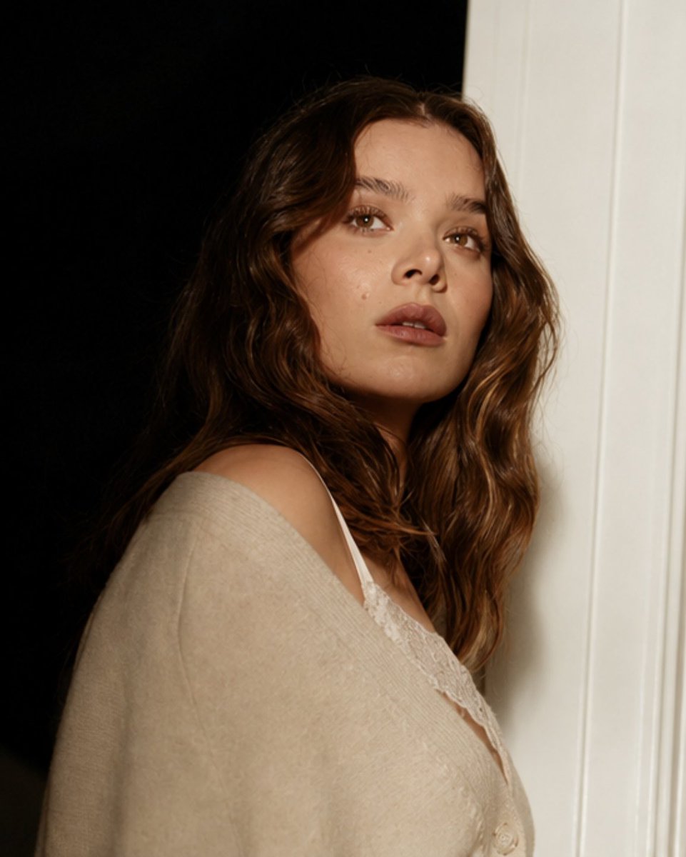 mhaileeaf's tweet photo. Hailee Steinfeld is the
prettiest girl on earth 🩶🪩 https://t.co/6SiMXFo9OB