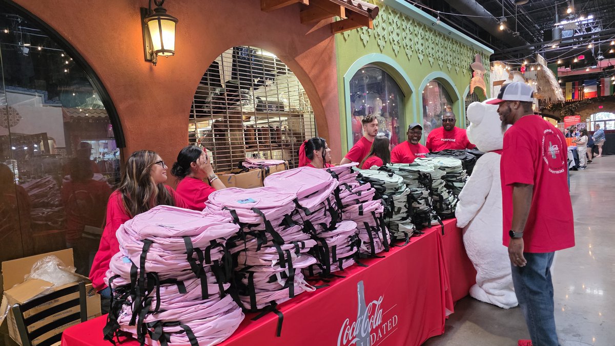 CokeCCBCC's tweet photo. ✏️ Back-to-school season is officially here and our Teammates in Nashville kicked it off with the Hispanic Family Foundation at @plazamariachiMC!

We were honored to provide backpacks for students and families to use in the coming school year. 🎒 https://t.co/e3iEXUQFMU