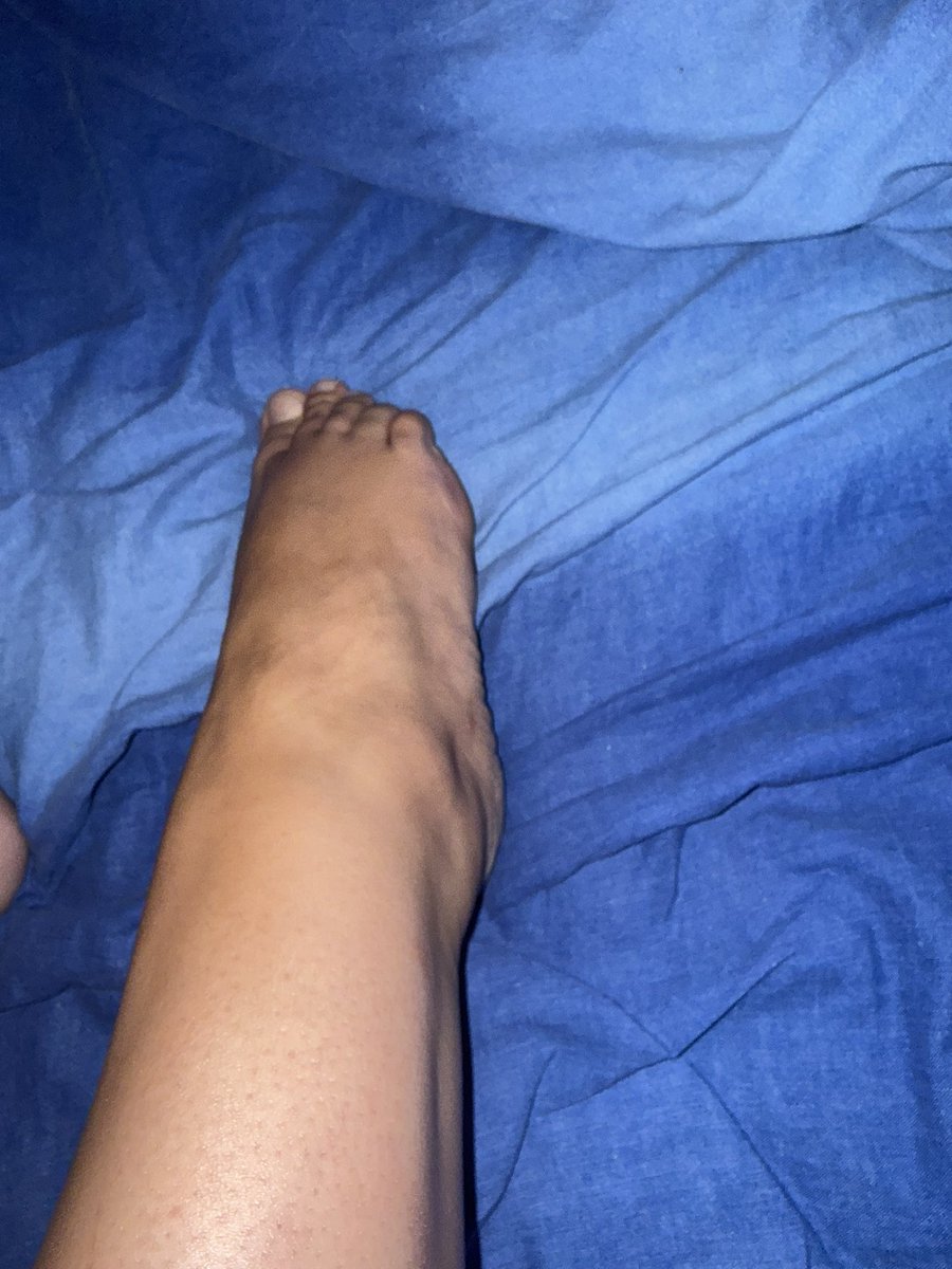 tonguesliam's tweet photo. Any pig out there willing to pay for my puppy ?! 💵💶💰🤑#feetfetısh #feetworshi̇p #feet #spoilme #paypig https://t.co/gMiOits47A