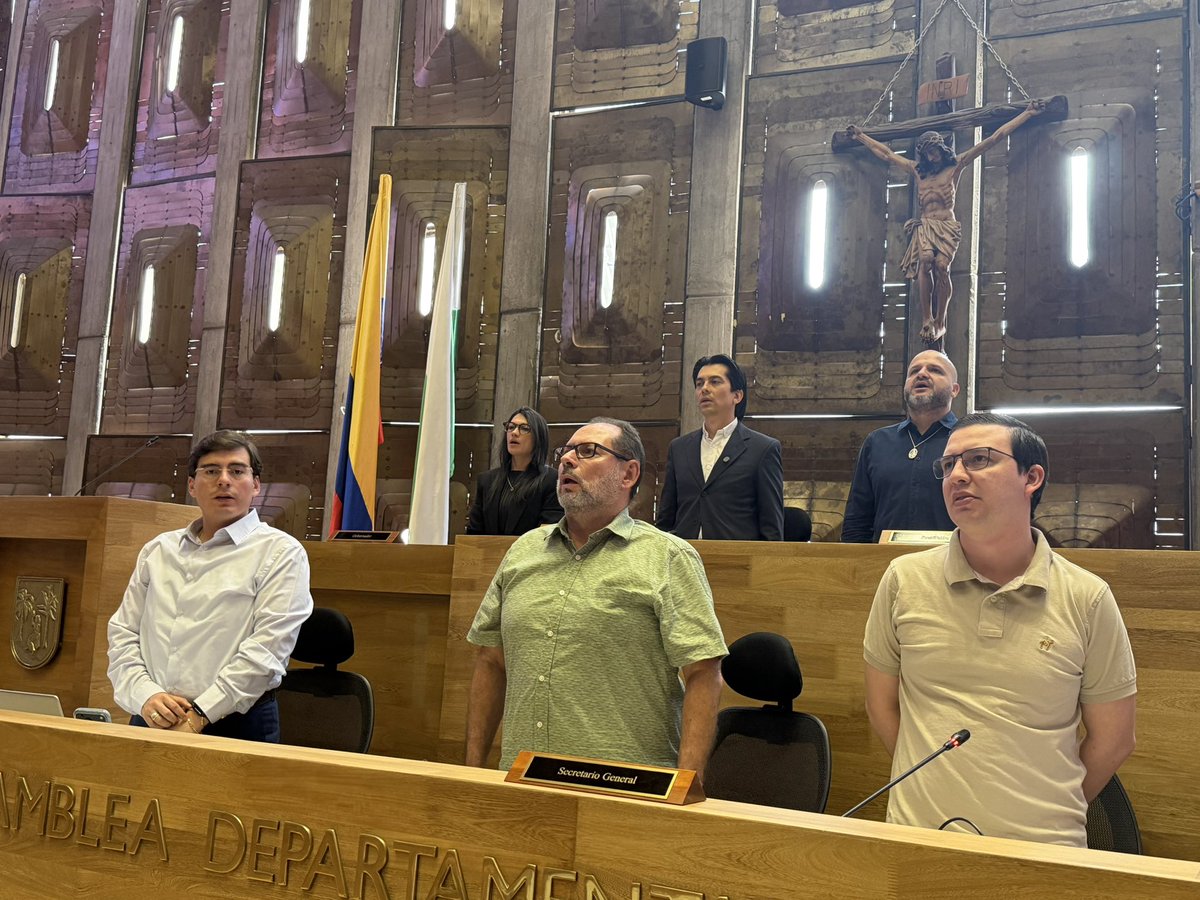 asambleadeant's tweet photo. Culminamos un periodo que representa el trabajo arduo de seis meses; donde el objetivo principal ha sido cuidar la economía, el desarrollo, la salud mental de nuestros niños y la seguridad de los antioqueños. #Asambleahoy https://t.co/mq34XGW8Oh