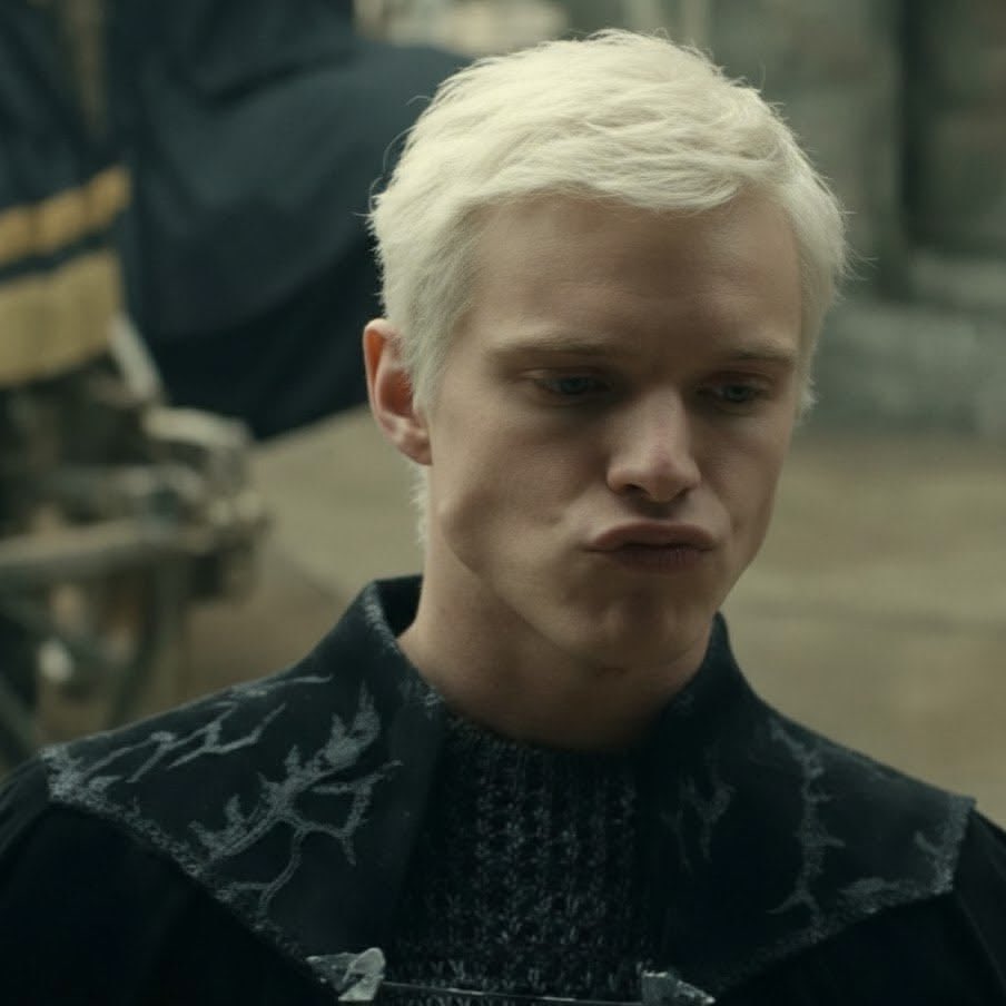 BARATHYEN's tweet photo. the only time i believed there was an actual silver haired targ on screen is when these three popped up cause their eyebrows actually match their hair!! https://t.co/CEU1JkQIWD