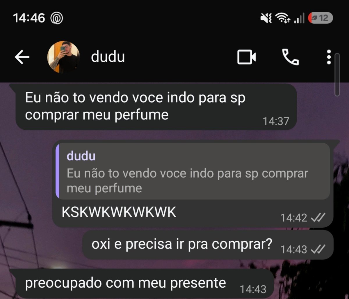 giuliarici's tweet photo. ele preocupadissimo e o perfume foi comprado a um mês https://t.co/w5fvwYp9zO