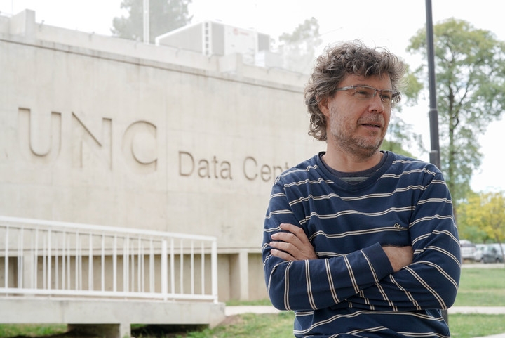 provincia1270's tweet photo. AHORA | En #LaboratoriodeIdeas💡hablamos con @nwolovick , director de Supercómputo de la Universidad Nacional de Córdoba.
👉🏽 IA en Argentina
💻https://t.co/jKejIHcXl1
📲App 👉https://t.co/Clf0fMAw4j https://t.co/wk5RBrQIFH