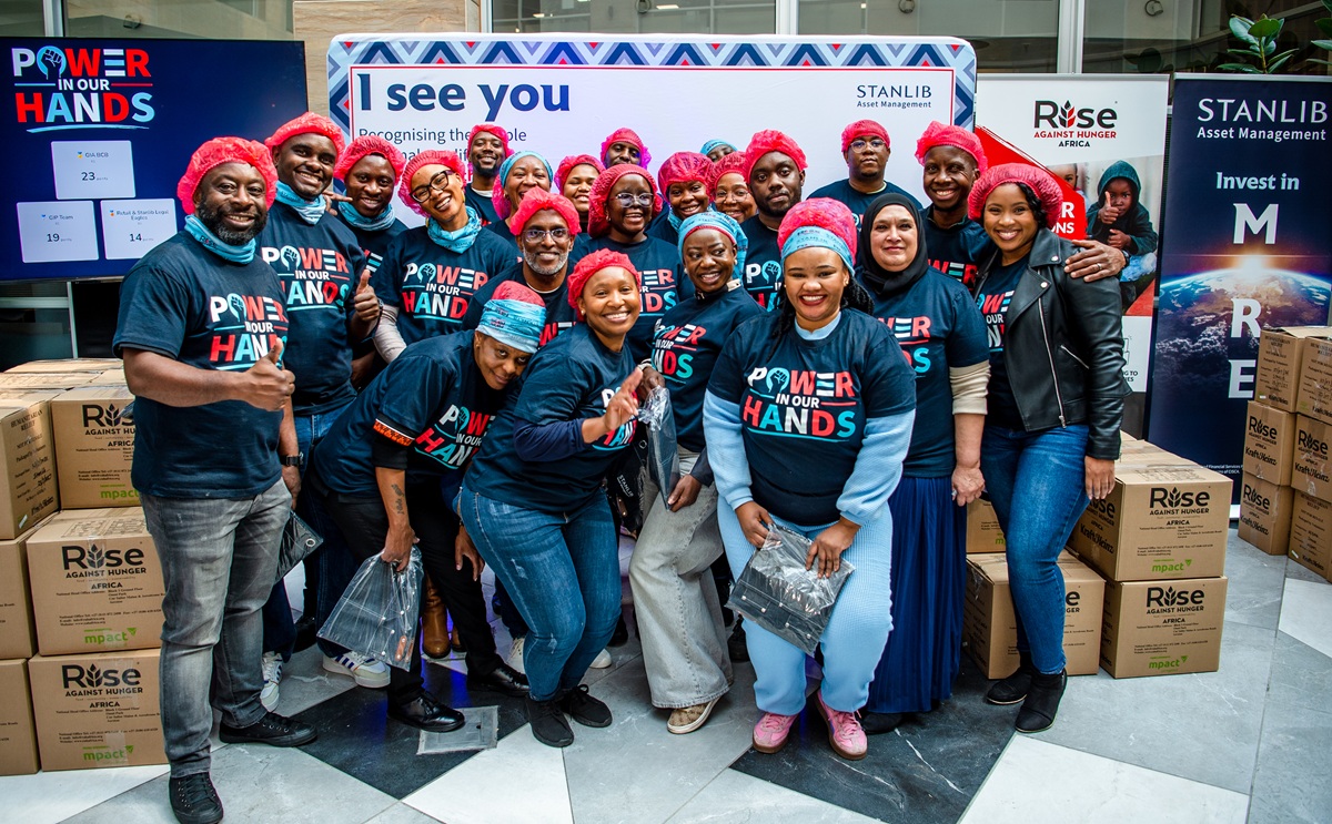 STANLIB's tweet photo. Every #MandelaDay, our employees give #67minutes to pack meals with #RiseAgainstHunger for #ECD centres across South Africa. Through Rolled Up Sleeves, we support over 400 organisations reaching over one million beneficiaries. Thank you to every #STANLIB volunteer who gave back. https://t.co/mXg04CZg0j