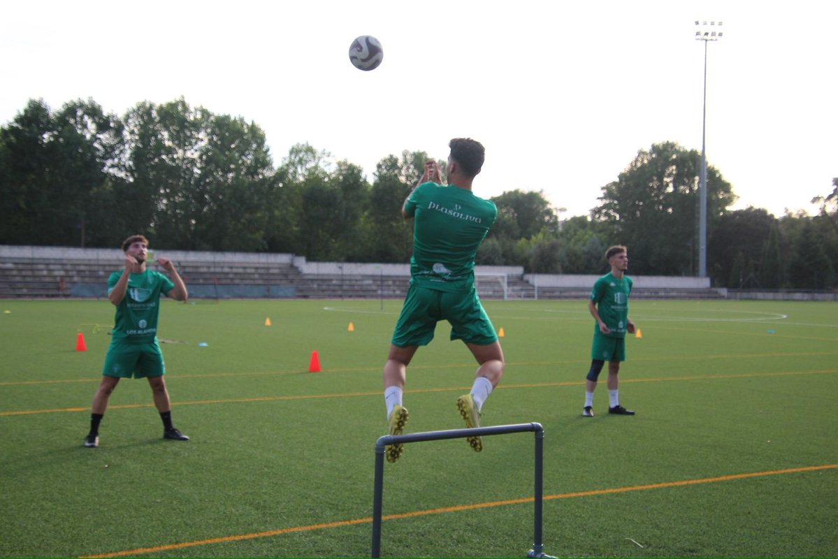 ciudaddeplasenc's tweet photo. 📌 ¡El próximo 5 de agosto vuelve el 𝗦𝗲𝗻𝗶𝗼𝗿 a los entrenamientos! ⚽️
Ya tenemos fecha de inicio de pretemporada. No queda nada para que ruede el balón y comencemos a preparar la temporada 💜💚
#ApuntaAlCielo
#VamosConTodo https://t.co/g2ZP5rfk3c
