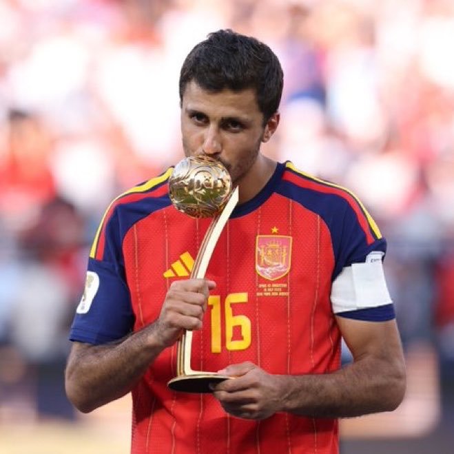 AkhanAril's tweet photo. @PSGINT_ 70m for wc golden ball winner https://t.co/BRCHMuVWK0