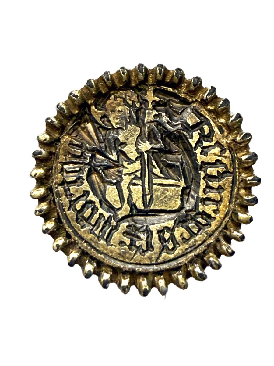 KH05PER's tweet photo. Took a bit of investigation but finally got an ID for my tiny find.
Silver guilt 16th century hat pin head. A first for me and fairly rare find.
#metaldtecting #history #rarefind #detecting #silver https://t.co/jgcb44fbMP