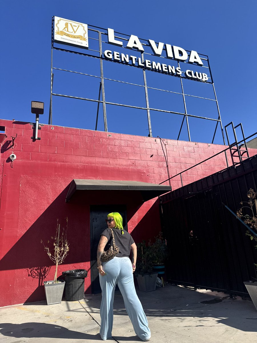 MotherAuroraxxx's tweet photo. Strip club funds needed https://t.co/LuidqUJ8Aa