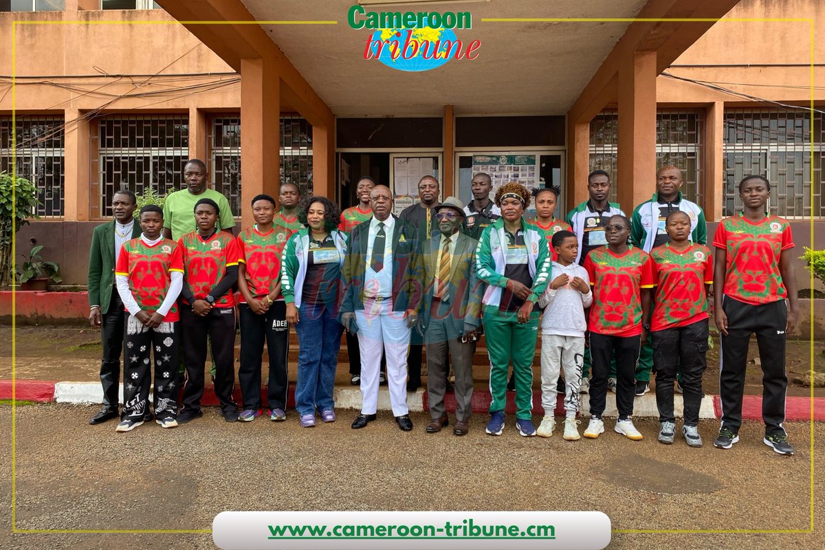 CamerounTribune's tweet photo. #Bafoussam : le #PAN offre des #motos aux #syndicats de #mototaxis

Les responsables des syndicats de mototaxis de Bafoussam ont reçu les clés de 4 motos offertes par le président de l’Assemblée Nationale, le Très honorable Théodore Datouo. https://t.co/M6WDE6NmKa