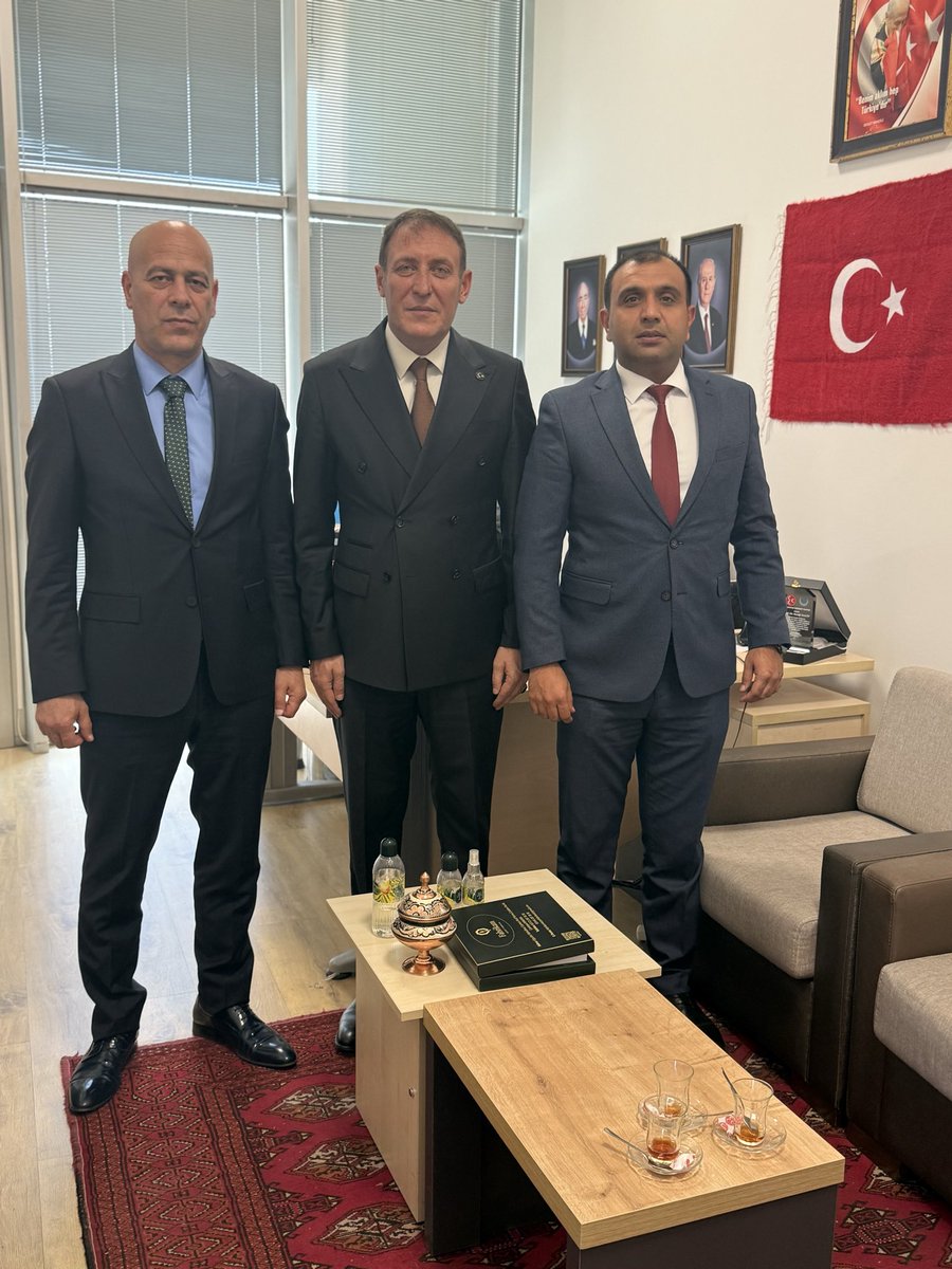 recaiatalay's tweet photo. Ankara şube başkanımız Sn Osman Özdemir ile birlikte MHP Genel Başkan Başdanışmanı kadim dostum Prof.Dr. M.Hanifi Macit hocamızı makamında ziyaret ettik. https://t.co/5vlC8dMZVb