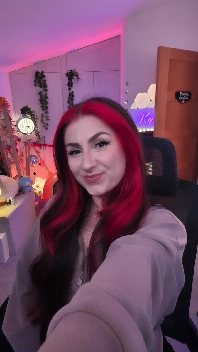 Knightenator's tweet photo. My mum said you have to watch my stream 

https://t.co/B9hWi8bPoi https://t.co/t1ZM2STWaK