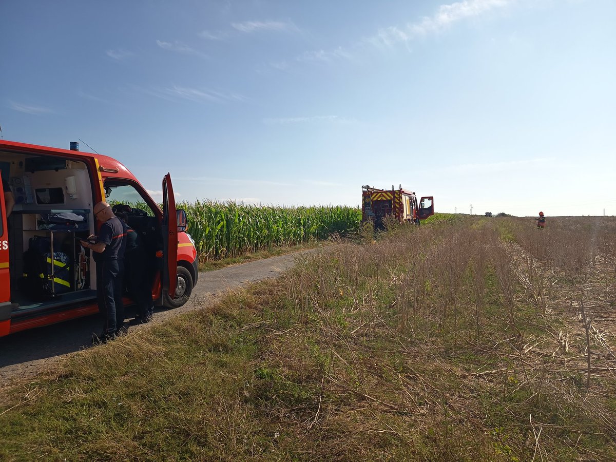 A_Beauc's tweet photo. Chantier d'épandage de #Didier le #fumier de 🐮à l'arrêt depuis 17h, nous attendons l'unité risques chimiques et le service de déminage
@SDIS62
@chambagri_hdf
@Fragritwittos
@hautsdefrance
#FrAgTw https://t.co/M3jMQdsjZ8
