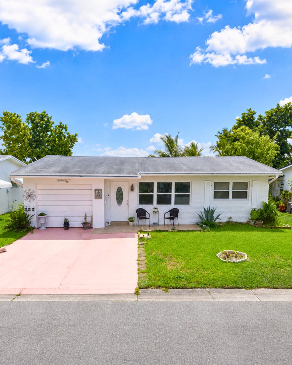 LoodmyJ's tweet photo. JUST LISTED

📍 1450 NW 69th Ave, Margate, FL 33063

Well-maintained 2-bedroom home in Paradise Gardens featuring impact windows, a spacious Florida room, and an attached garage.

Comment HOME for pricing, details, or to schedule a showing.

#justlisted #margate #55pluscommunity https://t.co/5sePCQ9TTM