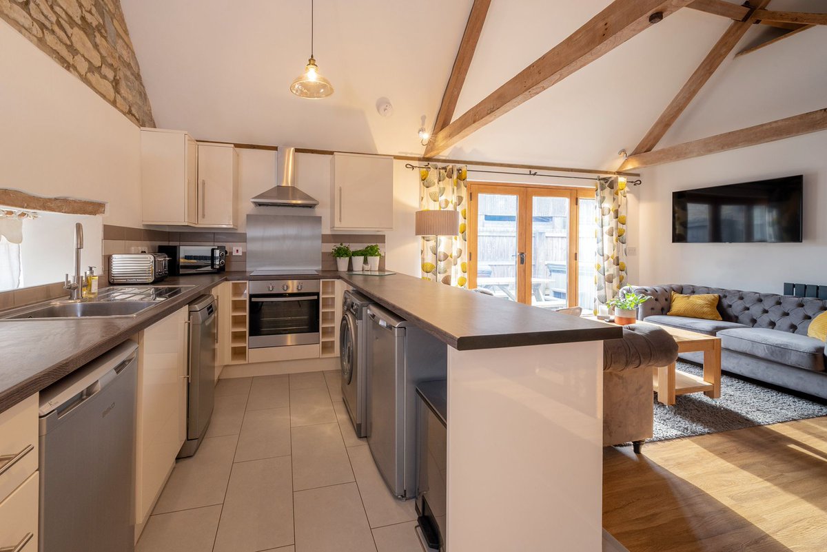 TheHolidayCots's tweet photo. π‘β¨ Relax and Unwind at The Barn β¨π‘
Combining character, comfort and plenty of space, The Barn provides everything needed for a memorable stay.
ποΈ Sleeps 6
https://t.co/R5x9Pj6KsD
#TheBarn #HolidayCottage #CountrysideEscape #FamilyGetaway #SelfCateringHoliday #RuralRetreat https://t.co/OmPTPilQS8
