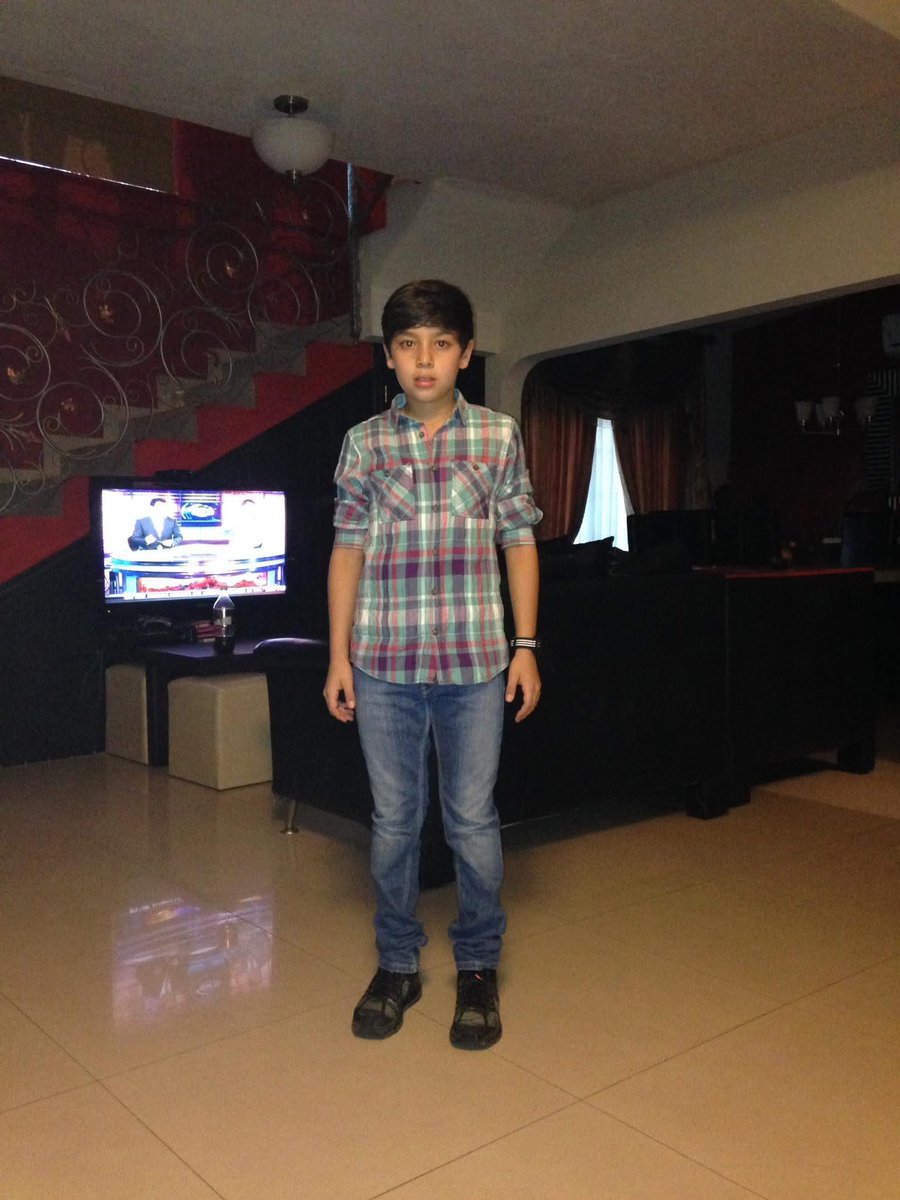 checotupatron's tweet photo. Yo chingue y chingue que me tomen una foto, la pose que hago: https://t.co/wtzlCshlLX