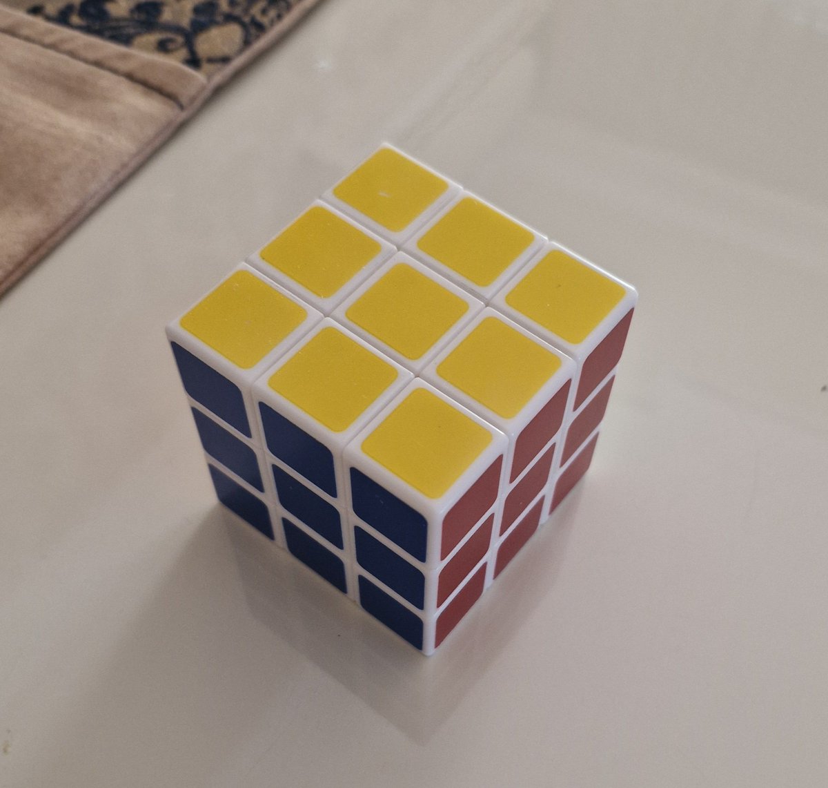 ummansiz's tweet photo. 10 yaşındaki bene şok eden haber yıllar sonra rubik küp çözmeyi öğrenecek kulaktan kulağa ulaştırın kızcağıza https://t.co/06VPYkVQVR