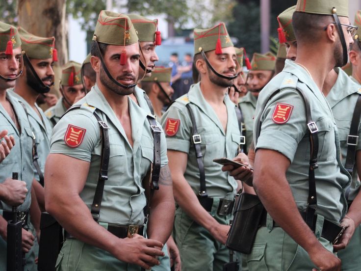 joseluiscayon3's tweet photo. En Ceuta hay 3.000 militares en dos unidades; Tercio de la Legión 2, Duque de Alba y Grupo de Regulares 54, bajo el mando de la Comandancia General de Ceuta
Si Felipe hubiera querido, en Ceuta no entra ni una hormiga desde Marruecos 
Ni entre Castillos y Tetuán hay tanto MENA https://t.co/kXi11Ebt7P