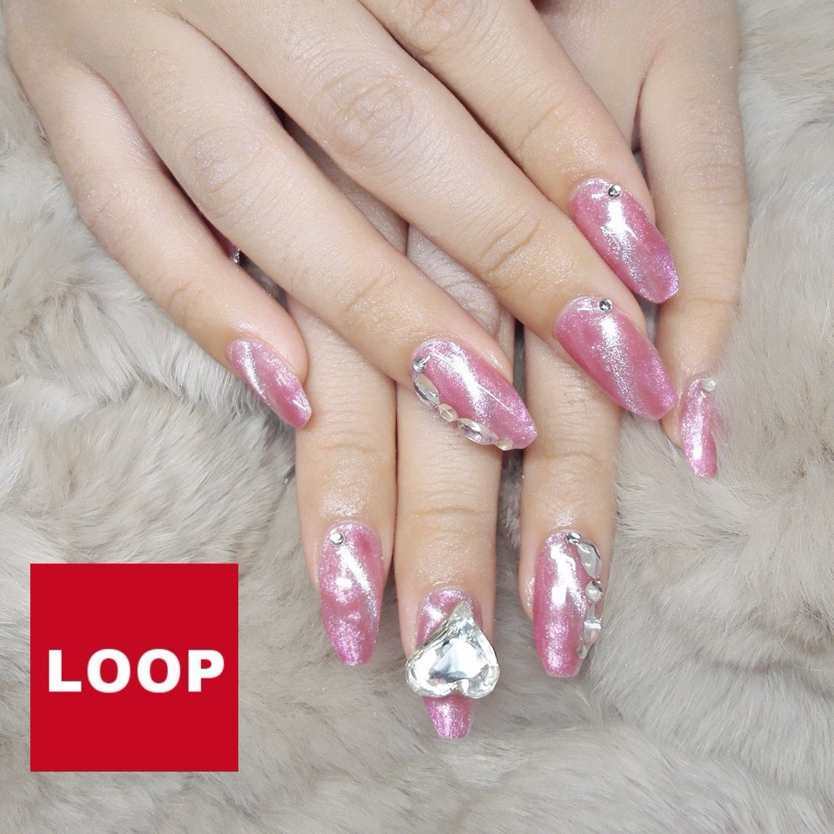 LOOP_nail's tweet photo. ラインマグネットにワンポイントハート♡

#ハート #可愛い #マグネット 
#定額制 #持ち込みデザイン #リクエストデザイン #オーダーデザイン 
#夜も営業 #仕事帰りに寄れるネイルサロン 
#大阪 #心斎橋...

詳細はこちら↓（ネイルブック）
https://t.co/vdrwsZSAfL https://t.co/260Gn0kIJg