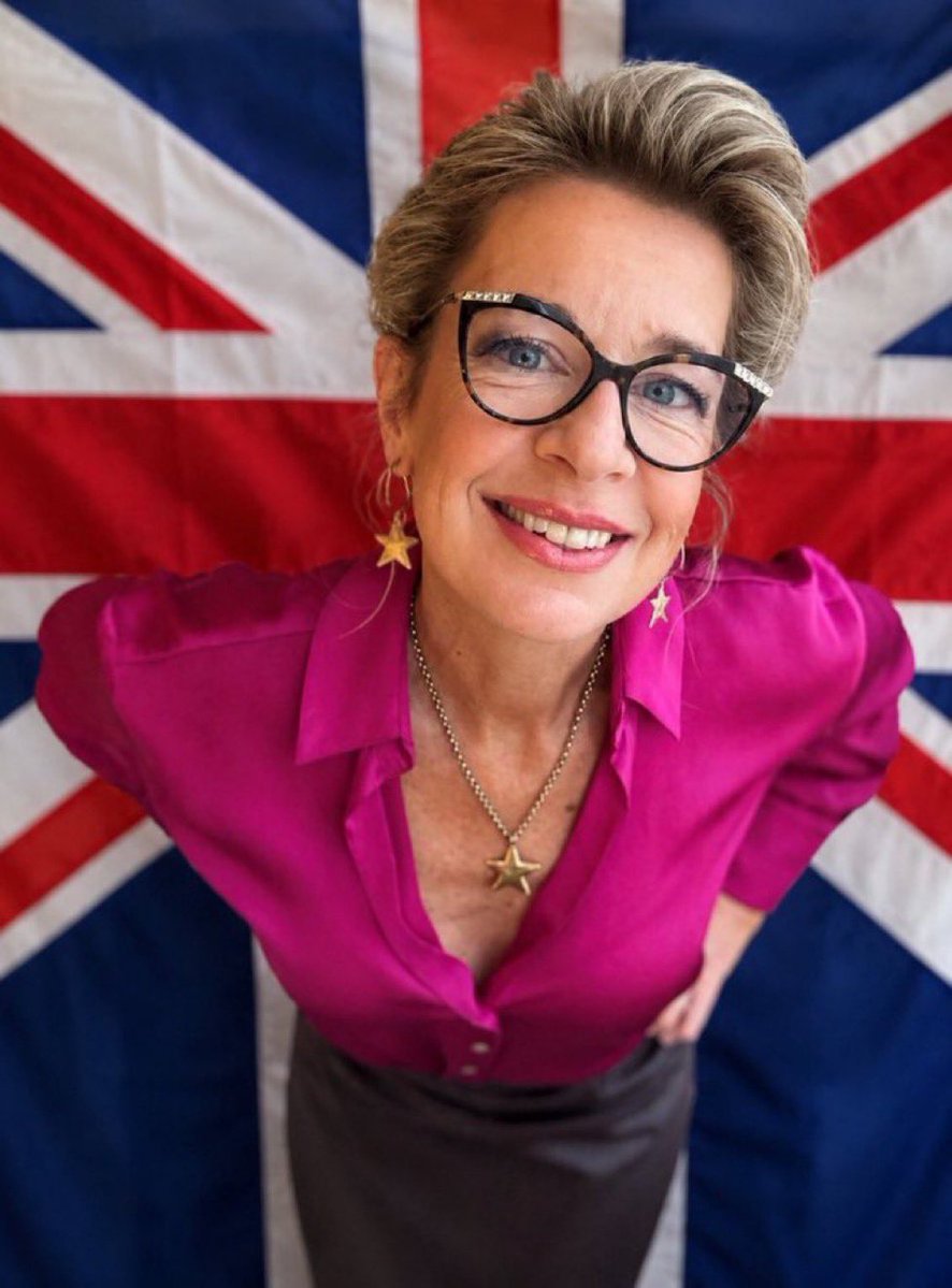 LeePheonix360's tweet photo. Do you think Katie Hopkins is a warrior and a true patriot 🇬🇧🇬🇧🇬🇧🇬🇧

@KTHopkins https://t.co/GSd2gkH1cw