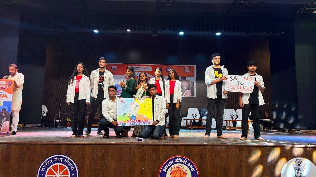MYBharatHQ's tweet photo. Bihar continues to lead the way towards a Nasha Mukt Bharat.

At Gaya College, participants joined the Viksit Bharat Yuva Connect – Nasha Mukt Edition &amp; took the Nasha Mukt Pledge.
Take the pledge: https://t.co/xhRWiFfKx3

#NashaMuktYuva4ViksitBharat https://t.co/9oyVHdvOgN