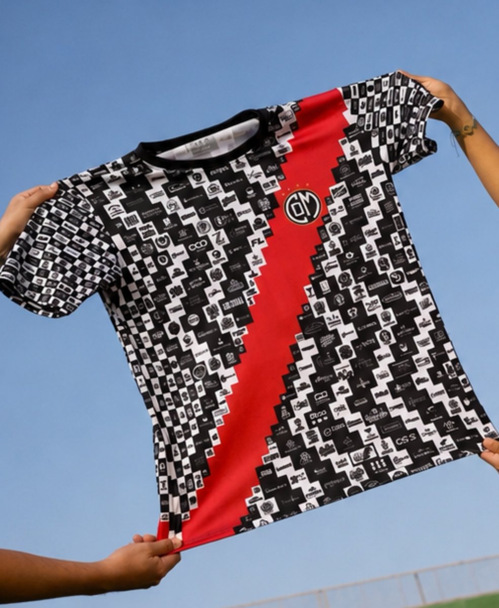 BagrescoreBr's tweet photo. O Deportivo Municipal foi rebaixado no Peru pra última divisão por causa de uma crise

pra tentar se salvar, o clube vendeu 1.000 espaços de patrocínio na camisa

o mais inacreditável é que colocaram MIL patrocinadores numa camisa e ela ficou mais bonita que a camisa do operário https://t.co/iYD1SkFwOz