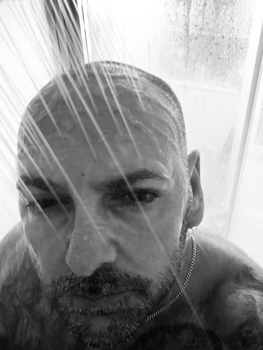 CharmingManDan's tweet photo. #showertime #bandw #anyone #tattoo #dilf who am I trying to kid Dilf 😂😂 as if https://t.co/5bj9xemC32