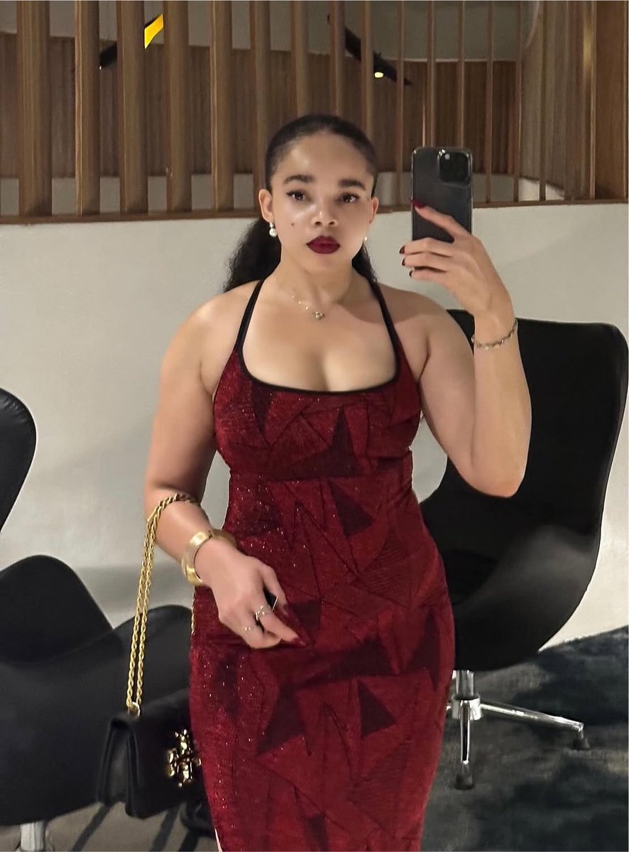 Ruby_the_muse's tweet photo. I wore confidence today. https://t.co/ZBFbobGU8z