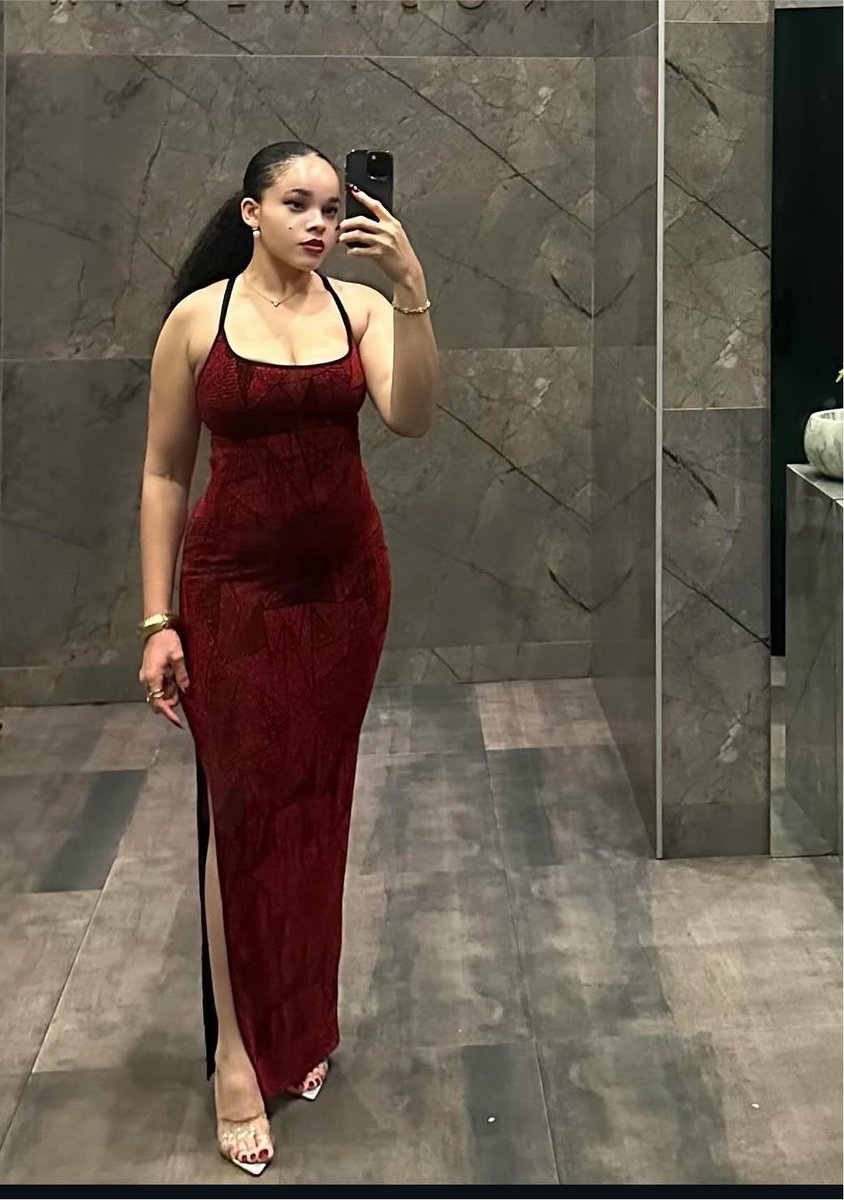 Ruby_the_muse's tweet photo. I wore confidence today. https://t.co/ZBFbobGU8z