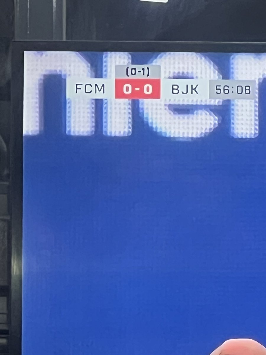 mtnozgr's tweet photo. Adamlar kırmızı kart gördü hala kırmızı olduğunu göstermeyen yayıncı kuruluş  #UEFA #FCMvBJK https://t.co/oGnf9GMLnV