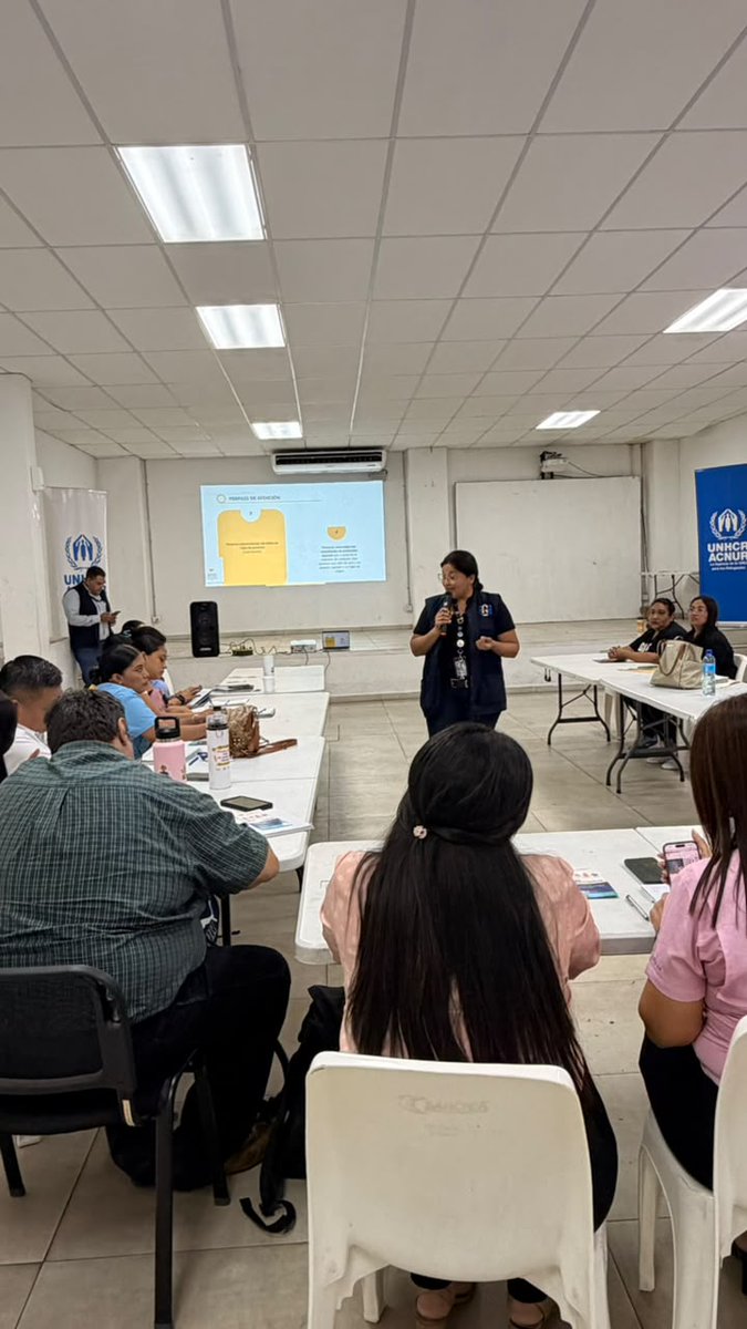 ACNURElSalvador's tweet photo. La información oportuna abre puertas 🌟📋

@ACNUR_es, junto a @PGR_SV, fortaleció conocimientos sobre documentación para personas solicitantes de asilo y refugiadas con funcionarios de alcaldías de la zona oriental y personal de la ventanilla de @cancilleriasv en La Unión. https://t.co/zGXc7Fn9Qb