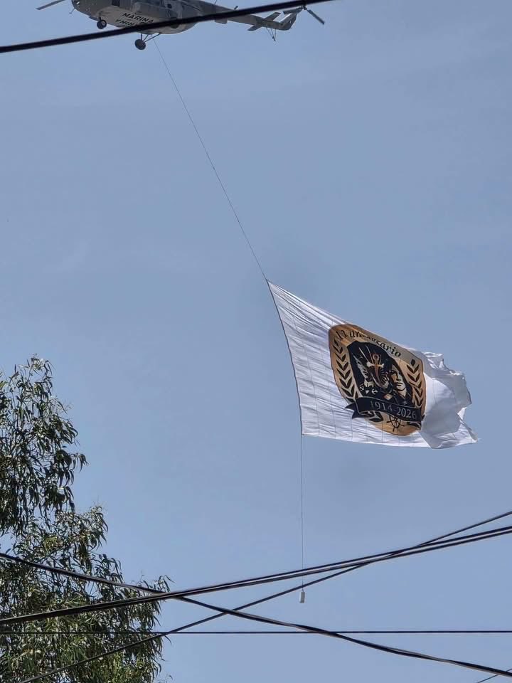 DespiertaOaxWFM's tweet photo. 🚧 Helicópteros continúan sobrevolando distintos puntos de la ciudad de Oaxaca. Esta mañana, dos aeronaves fueron captadas portando banderas mientras cruzaban el cielo desde la zona del Cerro de Santa Anita.
#Oaxaca #Noticias #DespiertaOaxaca #OaxacaDeJuárez #OaxacaMexico https://t.co/tf64HJyOnZ