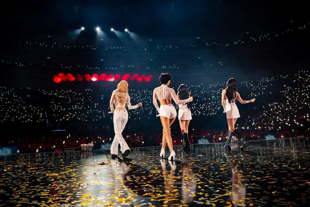 yongtinybear's tweet photo. we really got mamamoo back https://t.co/o2HpjohwYe