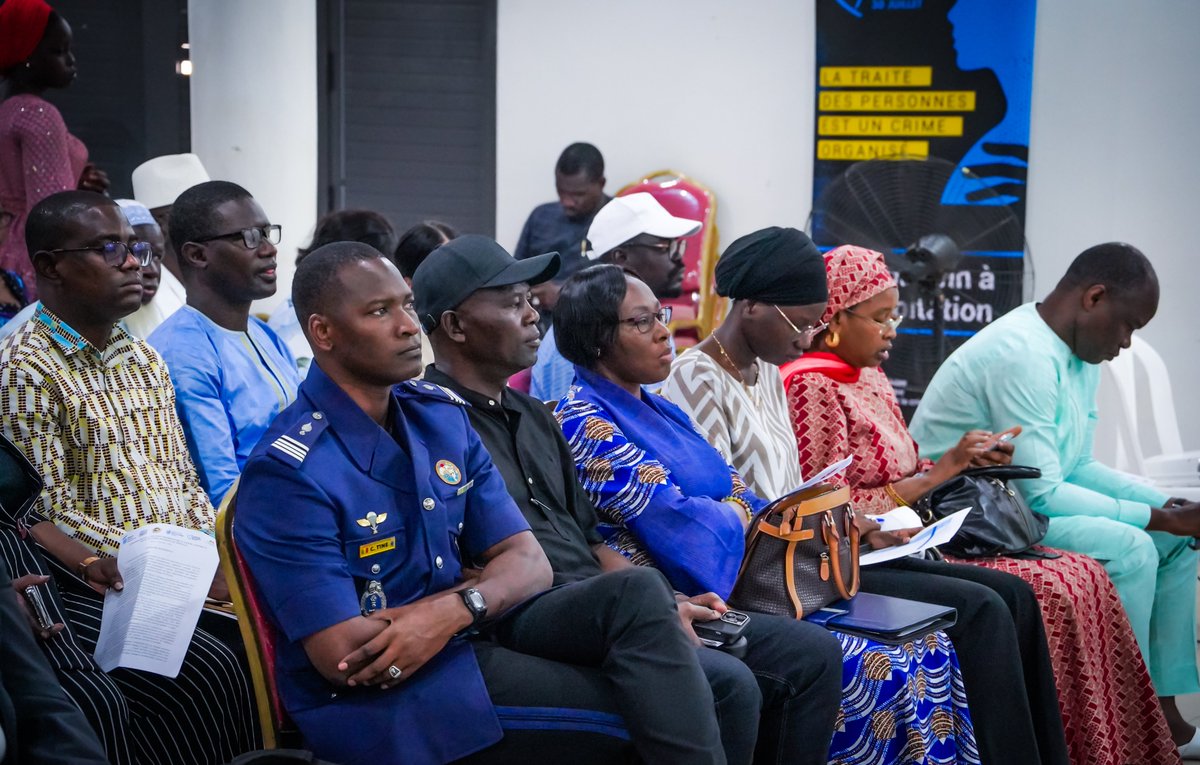 UNODC_WCAfrica's tweet photo. 🇸🇳 Sénégal, Keur Massar: + 200 acteurs mobilisés pour renforcer la prévention et le signalement des cas de traite des personnes, avec un focus sur les risques liés à la cybercriminalité. À l'occasion de la Journée mondiale contre la traite #EndHumanTrafficking #BlueHeartCampaign https://t.co/1pePP8LDQV