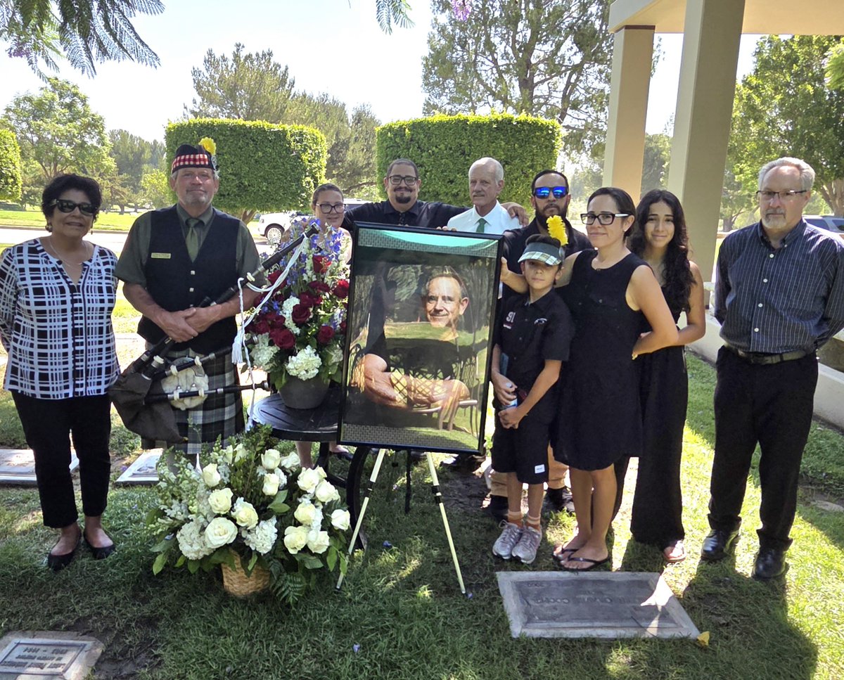 Bagpipeplayers's tweet photo. Oakwood Cemetery Bagpiper. Amazing in retrospect,  to still be alive. Remembering all the friends that are here now. And playing the bagpipes as a special personal tribute to each. https://t.co/UHKvxoPxtX