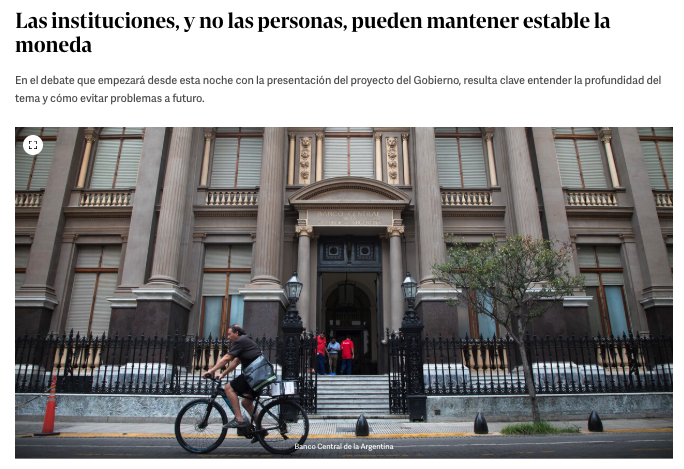 andyneumeyer's tweet photo. Gran iniciativa de @JMilei para independizar al @BancoCentral_AR: fijarle como único objetivo preservar el valor de la moneda, otorgarle independencia funcional a sus autoridades y prohibir el financiamiento monetario del fisco. 

En esta nota, en @clarincom, propongo blindar la medida implementando la nueva Carta Orgánica mediante una ley convenio (como la de coparticipación), que exija consensos mucho más amplios para su modificación. Después de todo, el impuesto inflacionario es un tributo que hoy no se legisla ni se coparticipa.

🔗 https://t.co/cxg8HbI1Ls

📊 El valor de la independencia del BCRA en la práctica

Inflación promedio 2019-2023 - Percentil 99:
• Sin independencia: 600%
• Con independencia por ley: 30%
• Con independencia constitucional: 20%

📚 Basado en: S. Macrì y P. A. Neumeyer, "Independencia del Banco Central", en M. Alegre, R. Gargarella y S. Guidi (eds.), Reconstruyendo la sala de máquinas (en publicación).
📄 Articulo: https://t.co/ua1rQ0v2Y1

cc @Rgargarella @sebasguidi @MarceloAIegre @sebamacri @ezeburgo